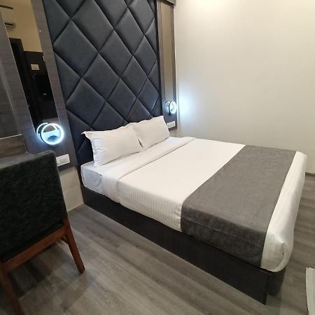 Hotel Classio Andheri - Near Dn Nagar Metro Station Mumbai Ngoại thất bức ảnh
