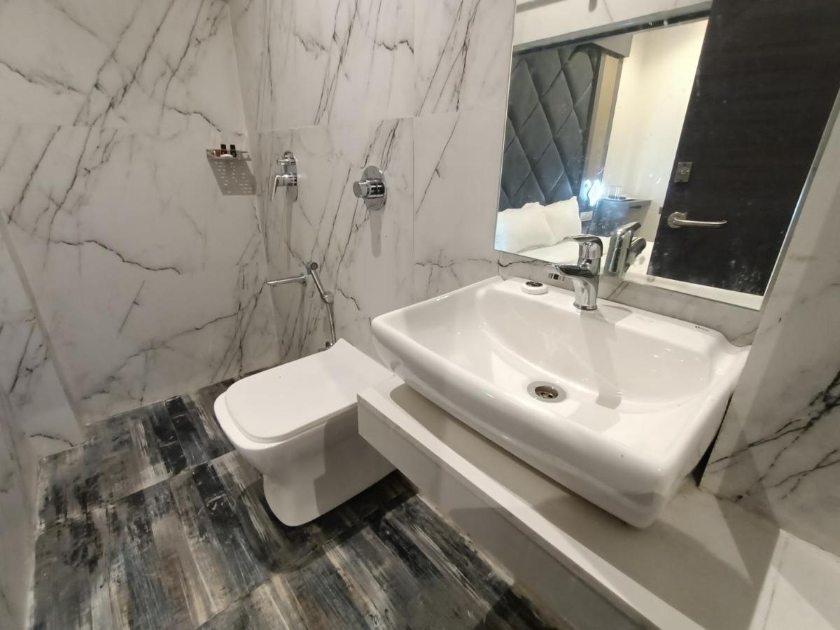 Hotel Classio Andheri - Near Dn Nagar Metro Station Mumbai Ngoại thất bức ảnh